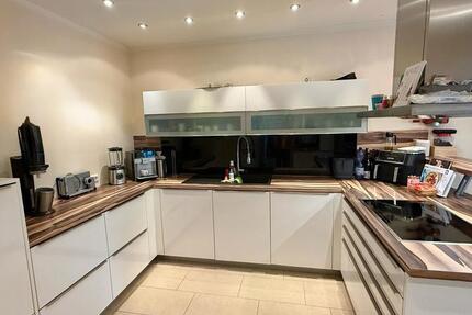 Einseitig angebautes Zweifamilienhaus 10 zimmer