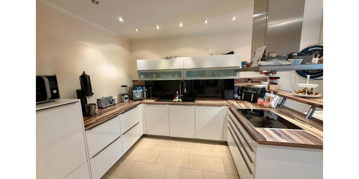 Einseitig angebautes Zweifamilienhaus 10 zimmer