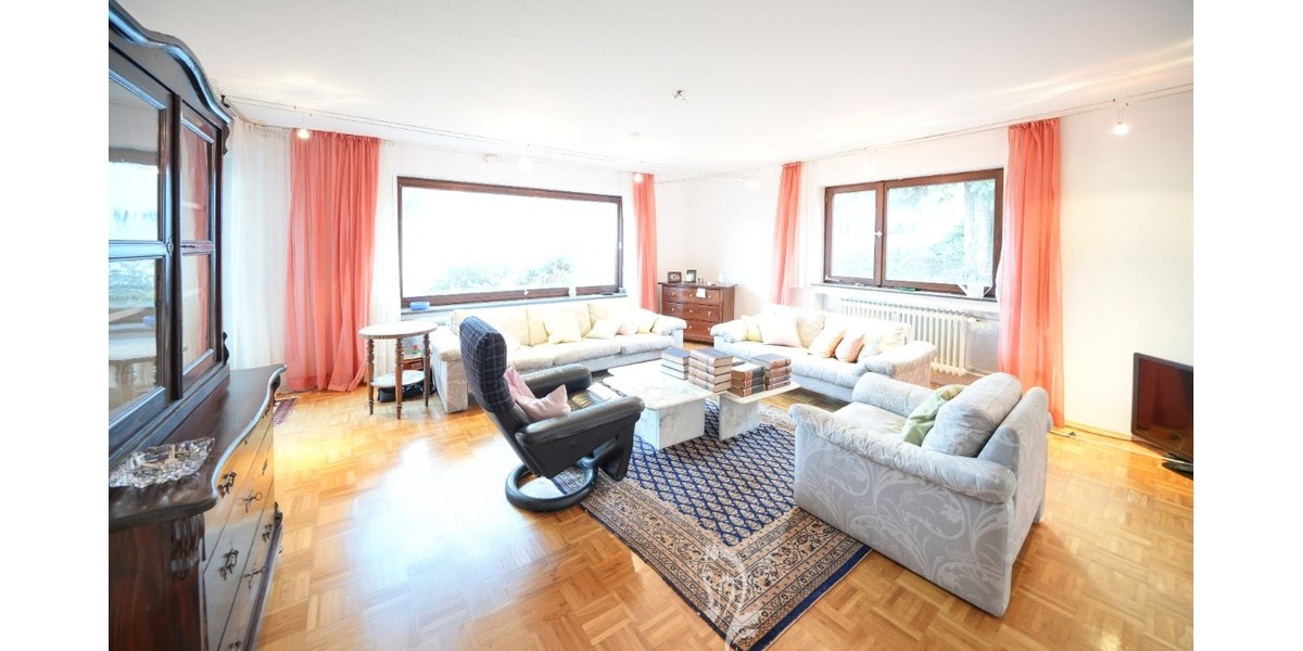 Zwei- bis Dreiparteienhaus in zentraler Lage mit Einliegerwohnung und Ausbaupotenzial im DG - Zweifamilienhaus Zell am Main | Angebot:26321773