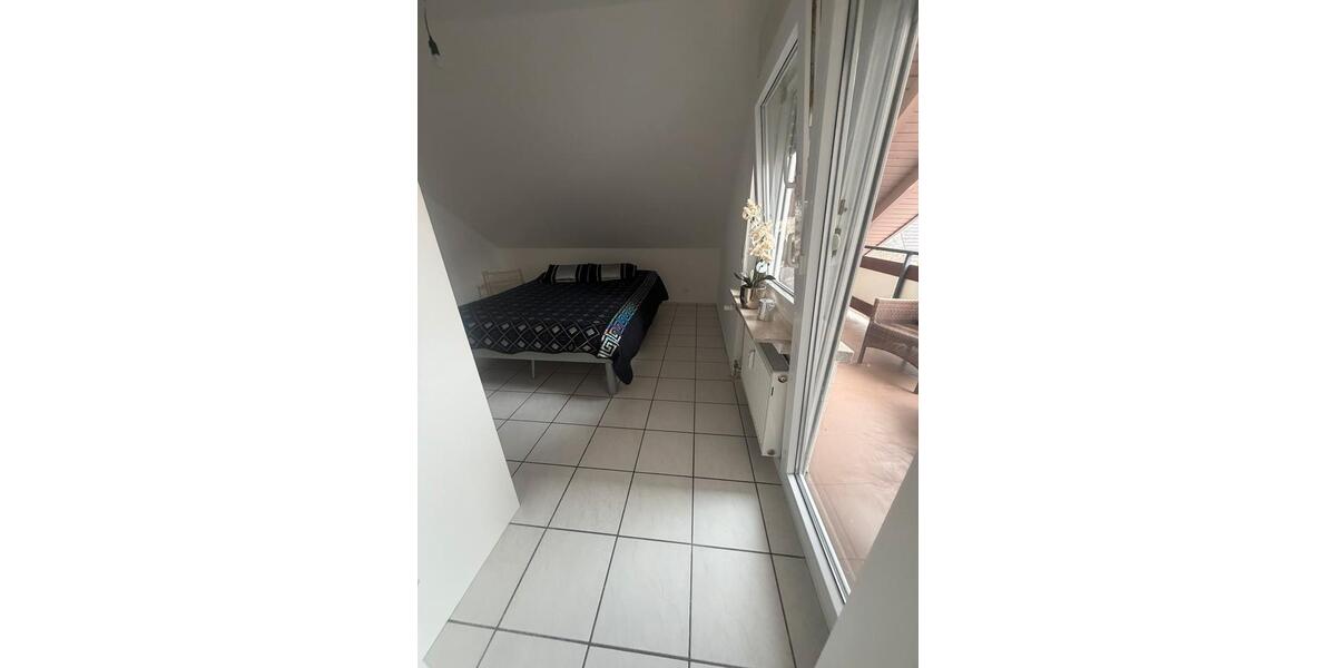 Dachgeschoßwohnung Hemsbach - 3 Zimmer, 78 m&sup2;, 930&euro; | Angebot:24755075