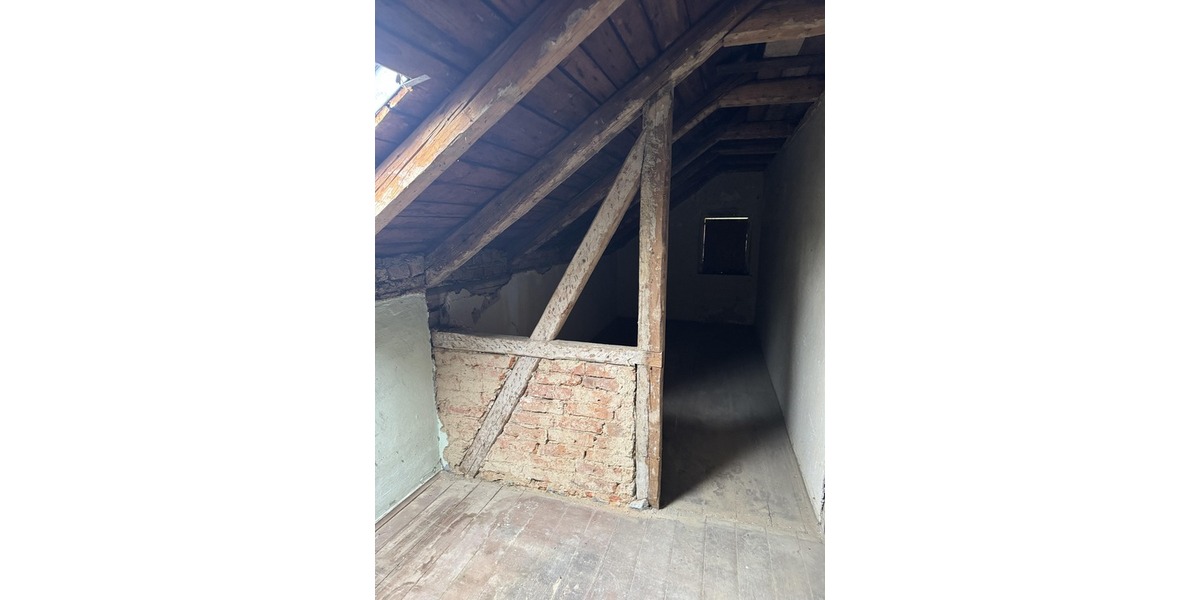 Teilsaniertes 2- Familienhaus mit Ausbaureserve und großem Grundstück in ruhiger Lage! - Zweifamilienhaus Waldheim | Angebot:26905386