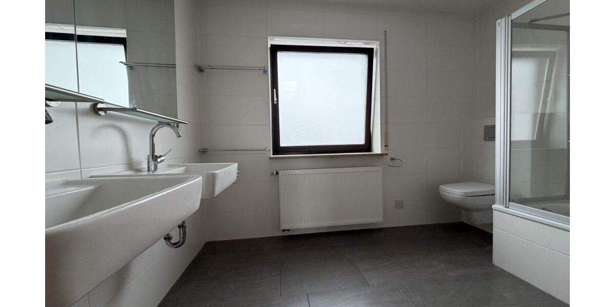 Reihenmittelhaus Uttenreuth - 8 Zimmer, 148 m&sup2;, 1.800&euro; | Angebot:24808672