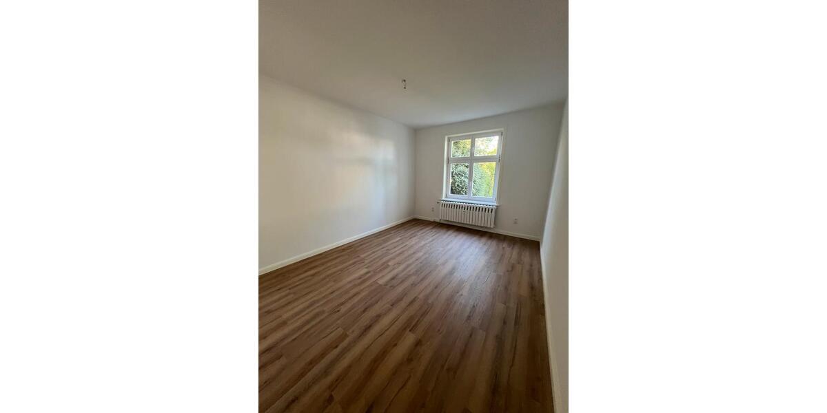 Erdgeschoßwohnung Güstrow - 4 Zimmer, 112 m&sup2;, 1.000&euro; | Angebot:26406513