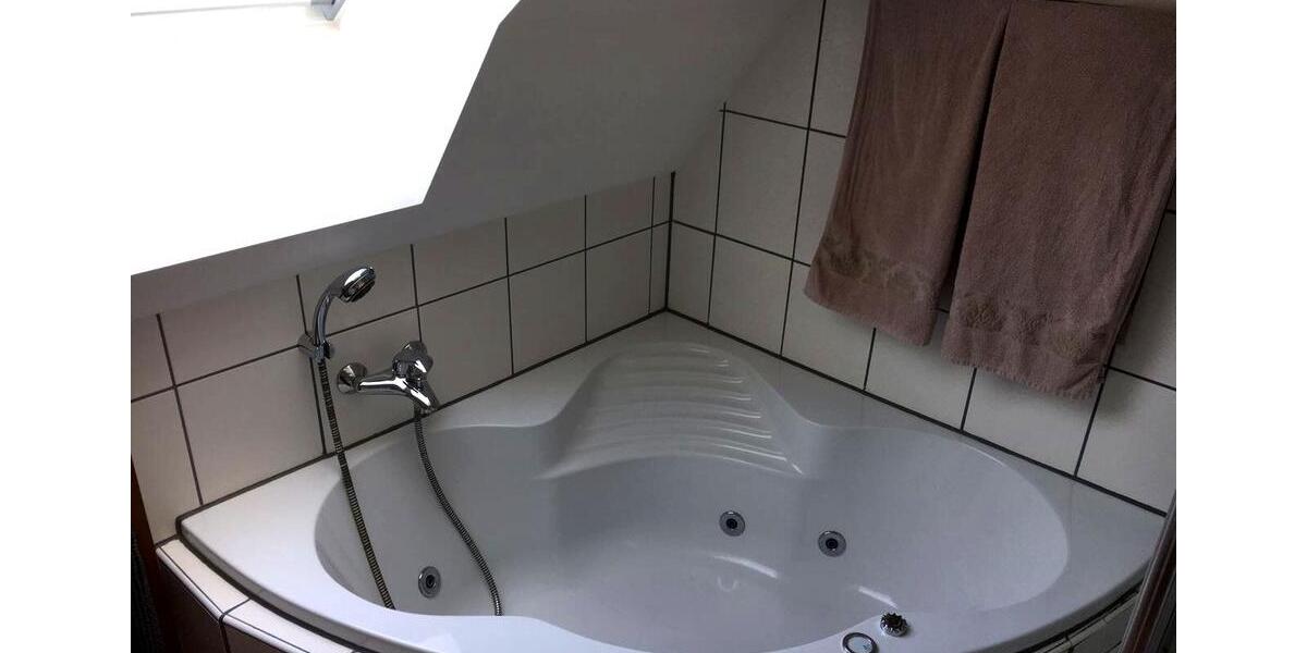 Dachgeschoßwohnung Oberasbach - 3 Zimmer, 60 m&sup2;, 224.900&euro; | Angebot:25404687