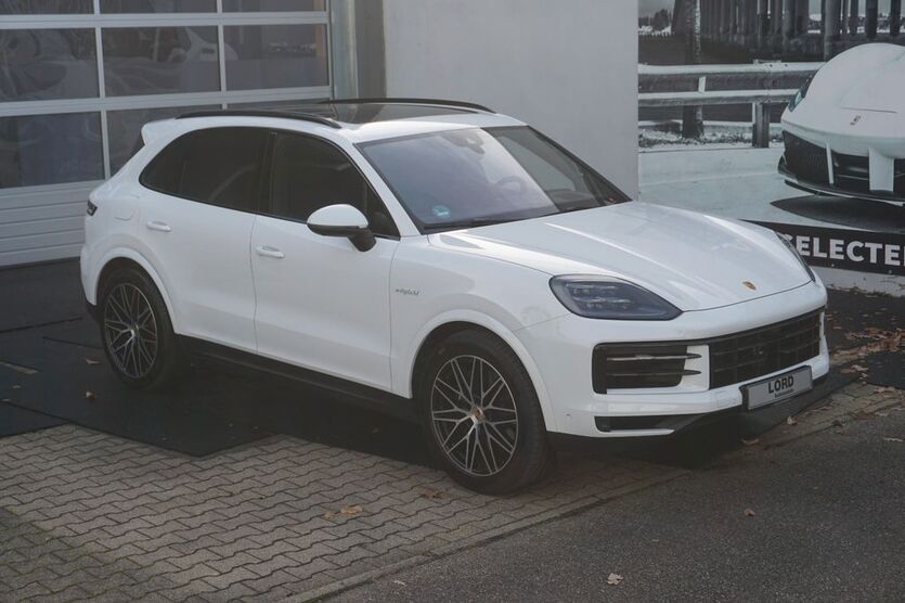 Porsche Cayenne 19.850 km 81.999 € Stuttgart 70499