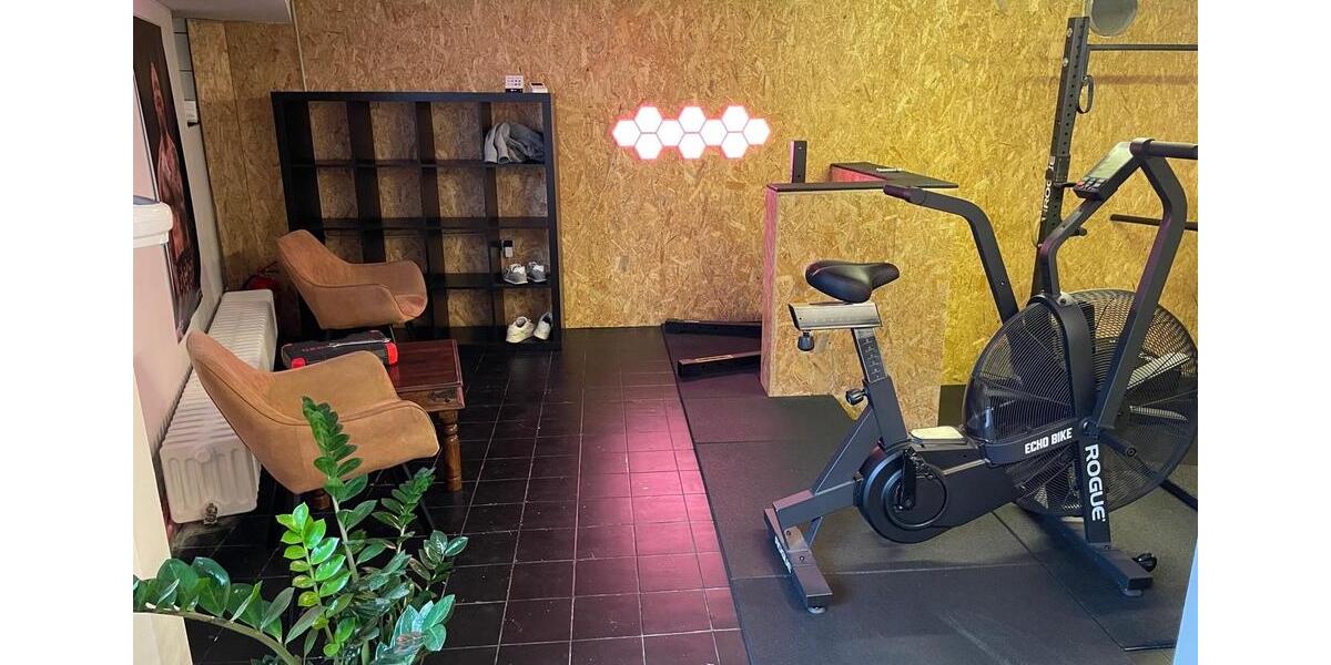 Studio für PT, Crossfit oder auch als Massage-Studio zimmer