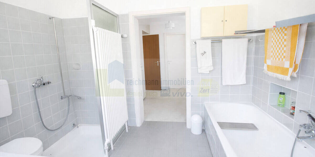 Einfamilienhaus Villingen-Schwenningen Schwenningen - 7 Zimmer, 216 m&sup2;, 790.000&euro; | Angebot:26306048