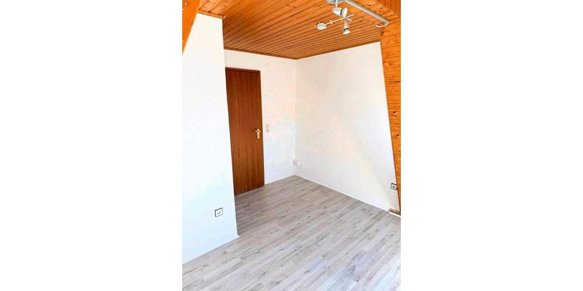 Dachgeschoßwohnung Borken (Hessen) - 3 Zimmer, 108 m&sup2;, 990&euro; | Angebot:26113289