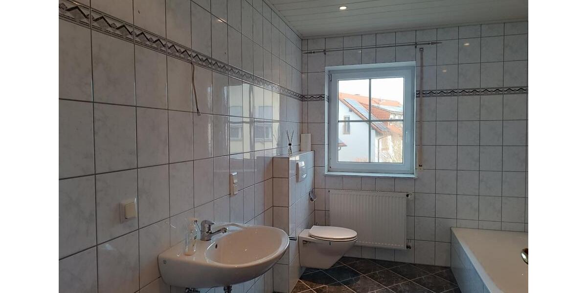 Dachgeschoßwohnung Dipperz - 3 Zimmer, 100 m&sup2;, 850&euro; | Angebot:24795641