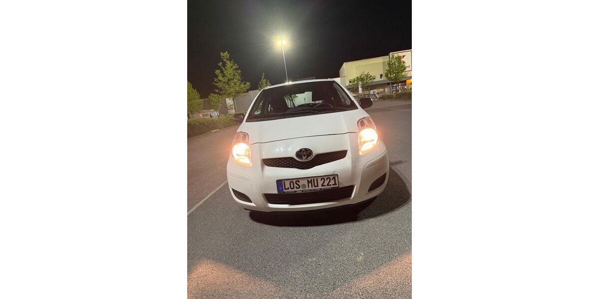 Toyota Yaris 147.000 km 2.600 &euro; Berlin 12279