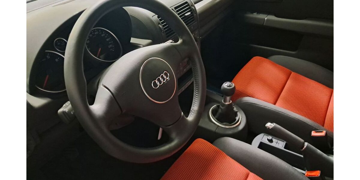 Audi A2 2.930 km 14.950 &euro; München 81825