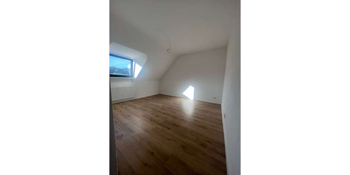 Helle 3-Zimmer-Dachgeschosswohnung in St. Ingbert-Rentrisch ( Saniert) - 3- Saarbrücken | Angebot:27111787