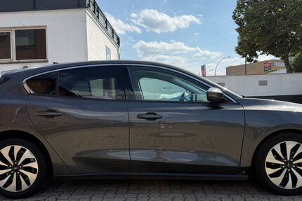 Ford Focus 193.000 km 7.995 &euro; Hamburg 20537