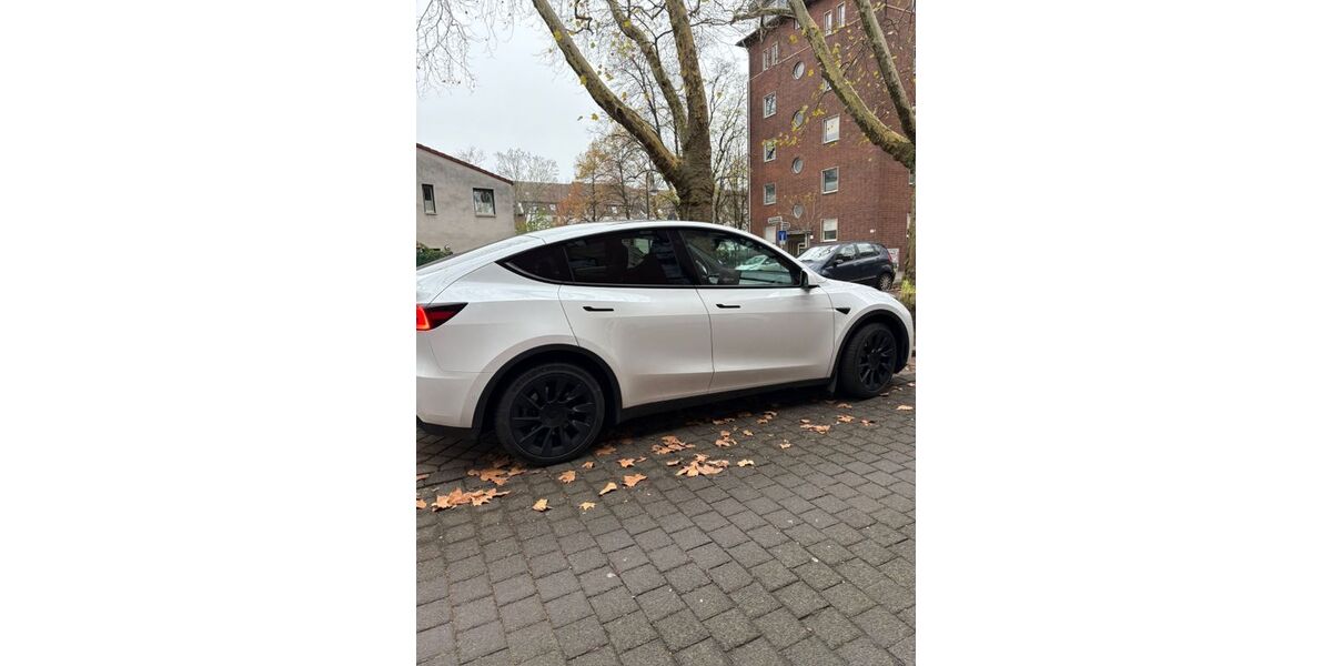Tesla Model Y 23.000 km 42.800 € Oberhausen 46147