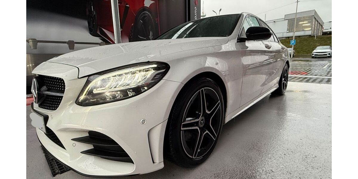 Mercedes-Benz C 200 98.000 km 25.000 &euro; Asbach 53567