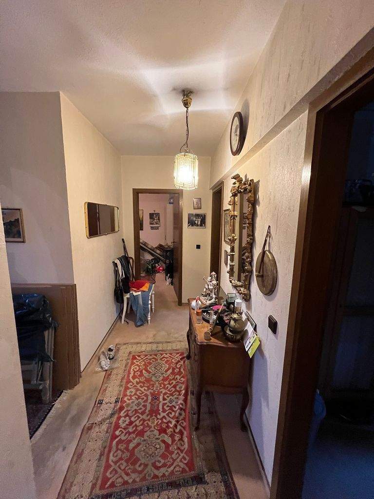 Vier Zimmer Wohnung. Wohnen mit städtischem Komfort. Zentrale Lage - alles befindet sich in der Nähe. 4 zimmer