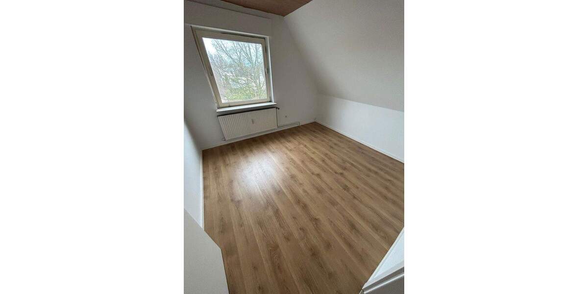 Etagenwohnung Bielefeld Brake - 3 Zimmer, 18 m&sup2;, 295&euro; | Angebot:25411020