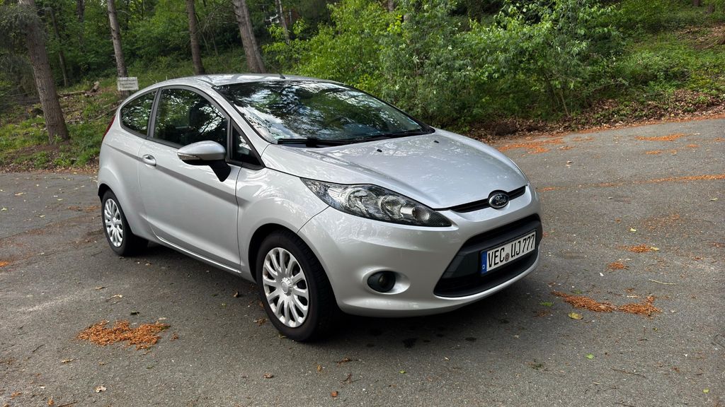 Ford Fiesta 158.000 km 2.999 &euro; Damme 49401