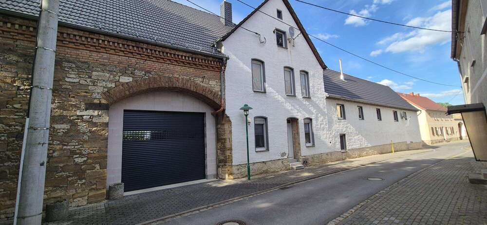 Haus zum Kaufen in Bad Lauchstädt OT Schafstädt 359.000 € 300 m²