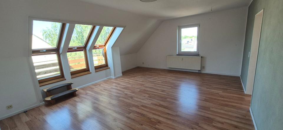 Dachgeschoßwohnung Limbach-Oberfrohna Oberfrohna - 4 Zimmer, 102 m&sup2;, 139.000&euro; | Angebot:27440816