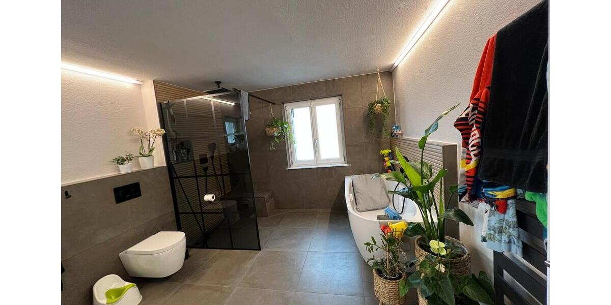 Freistehenden Haus zu vermieten 260m² +Keller geringe Nebenkosten 8 zimmer