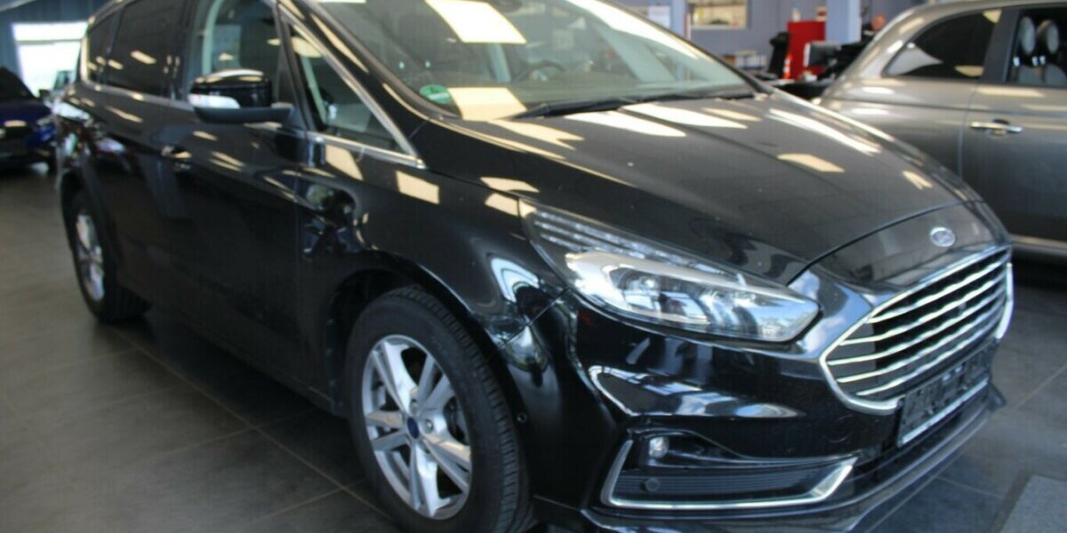 Ford S-Max 2.0 EcoBlue Aut. TITANUM 99.970 km 21.980 &euro; Euskirchen 53881