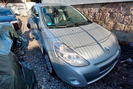Renault Clio 146.931 km 2.400 &euro; Chemnitz 09116