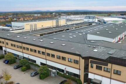 Betriebs- und Produktionsgelände mit Hallen und Büroflächen in Schwandorf zimmer