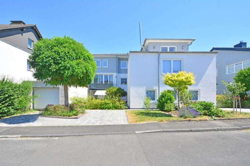 Haus zum Kaufen in Niestetal 790.000 € 340.08 m²