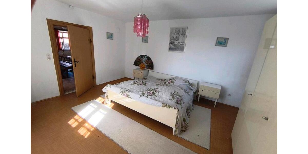 Bauernhaus, Landhaus Eggenfelden - 9 Zimmer, 400 m&sup2;, 1.500&euro; | Angebot:26134944