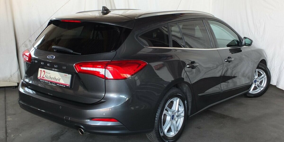 Ford Focus NAVI BLUETOOTH SHZ PARCTRONIC 1 HAND 131.112 km 10.908 &euro; Köln 50858