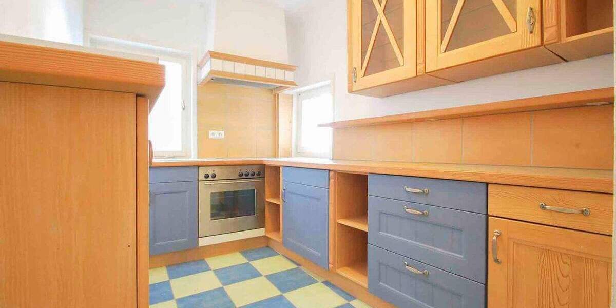 Charmantes Zweifamilienhaus mit historischem Gewölbekeller und zwei Südterrassen in Möhringen 7 zimmer