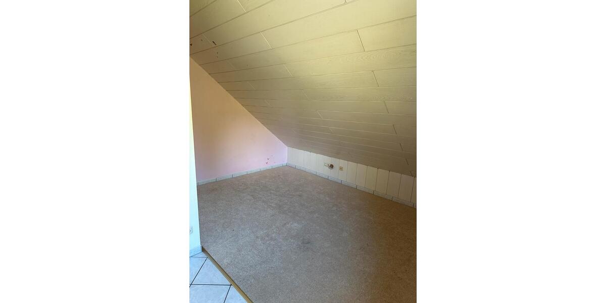 Dachgeschoßwohnung Schotten - 4 Zimmer, 83 m&sup2;, 650&euro; | Angebot:26335134