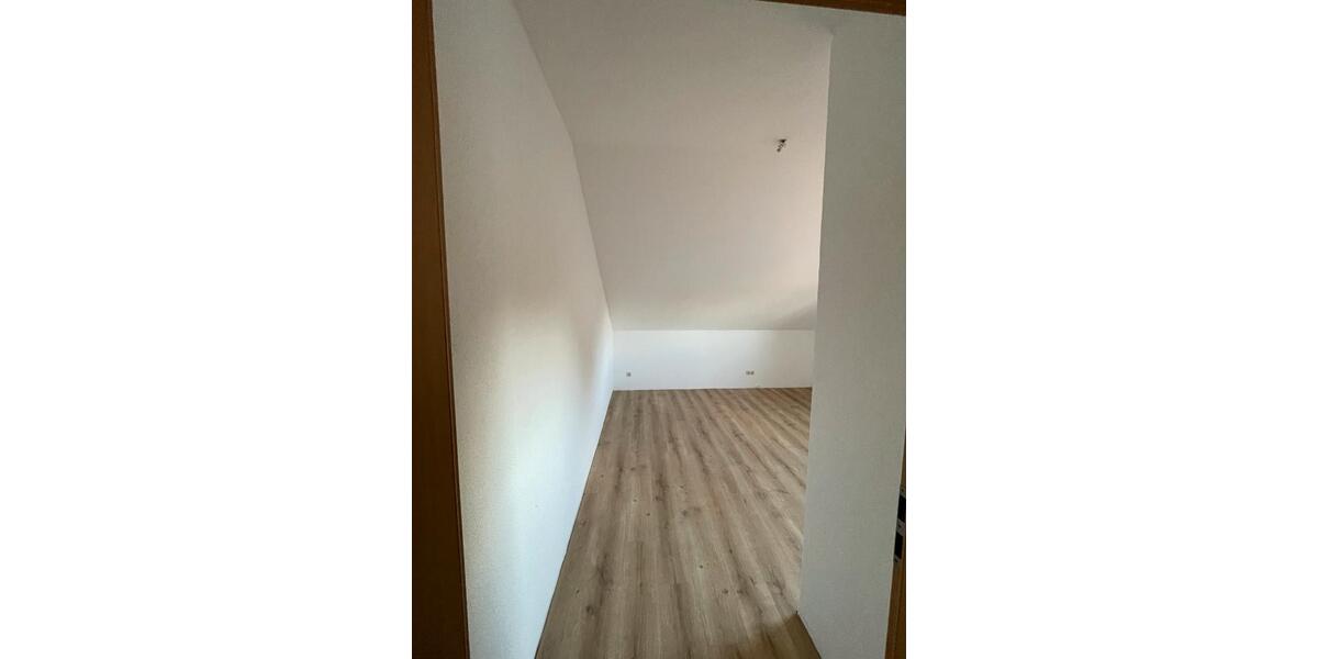 Etagenwohnung Krefeld - 4 Zimmer, 135 m&sup2;, 1.350&euro; | Angebot:26675467