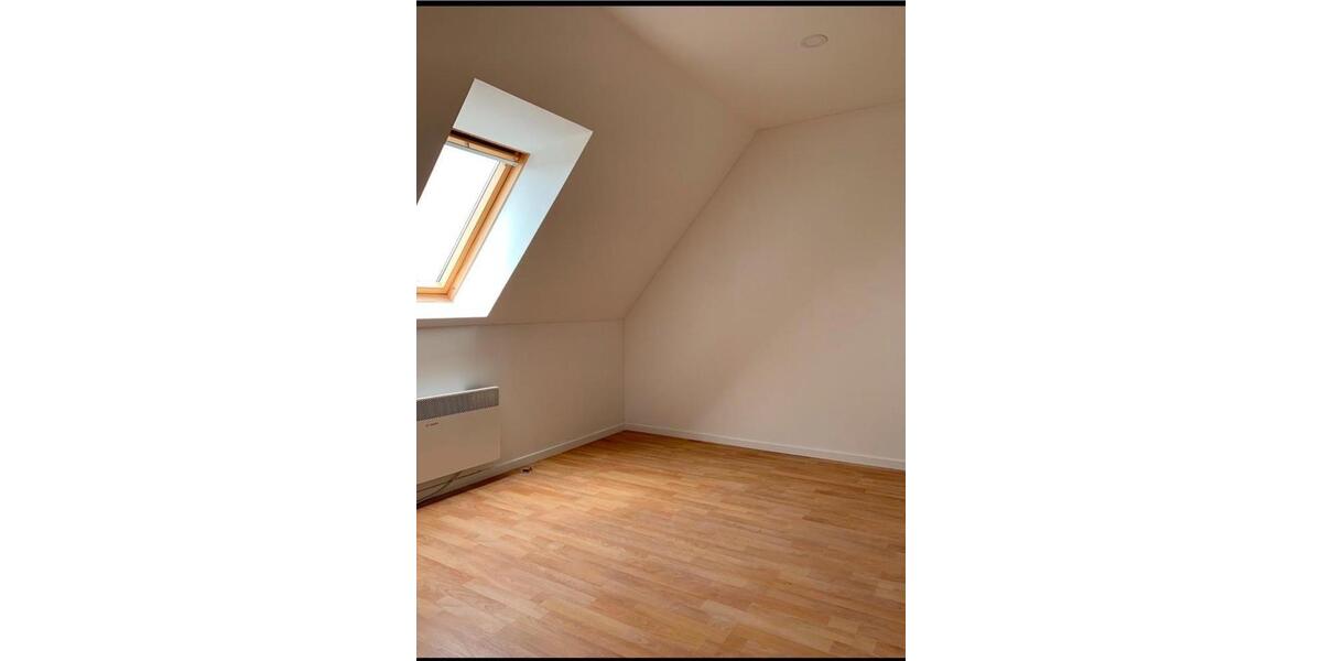 Dachgeschoßwohnung Hohenstein-Ernstthal Ernstthal - 4 Zimmer, 83 m&sup2;, 39.000&euro; | Angebot:26286121