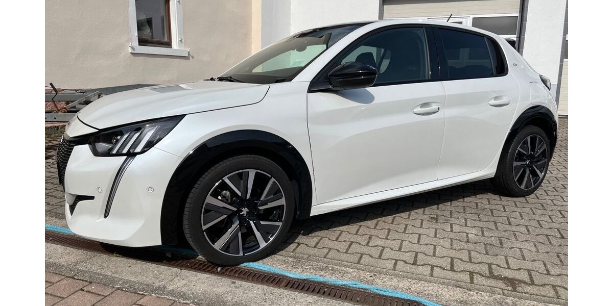 Peugeot 208 8.900 km 17.990 &euro; Pfinztal 76327