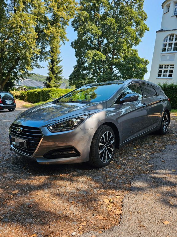 Hyundai i40 150.000 km 11.300 € Hagen 58093