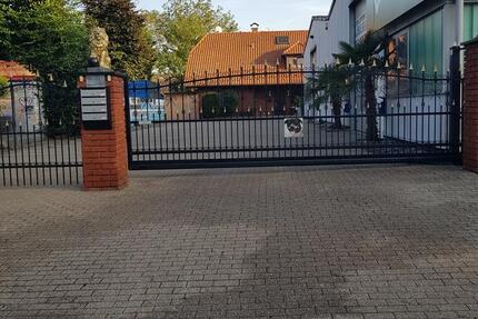 „2 Hallen à 300 m² in Dorsten-Wulfen – ehem. Kfz-Werkstatt zimmer