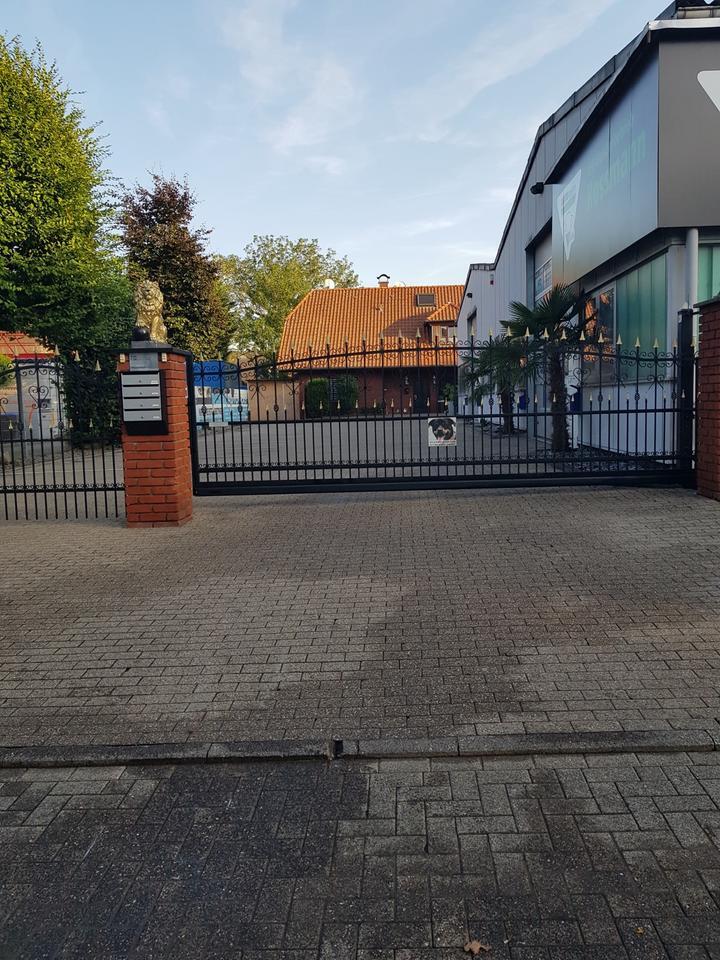 „2 Hallen à 300 m² in Dorsten-Wulfen – ehem. Kfz-Werkstatt zimmer