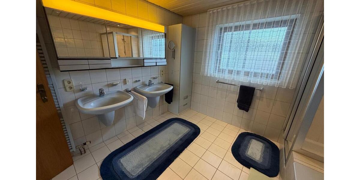 Doppelhaushälfte Sindelfingen Sindelfingen (Stadt) - 6 Zimmer, 240 m&sup2;, 2.650&euro; | Angebot:25975647