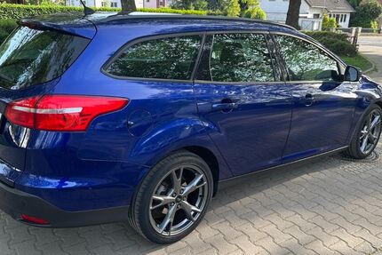 Ford Focus 121.840 km 8.500 &euro; Frankfurt am Main 60388