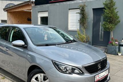 Peugeot 308 99.966 km 8.990 € Berlin 13088