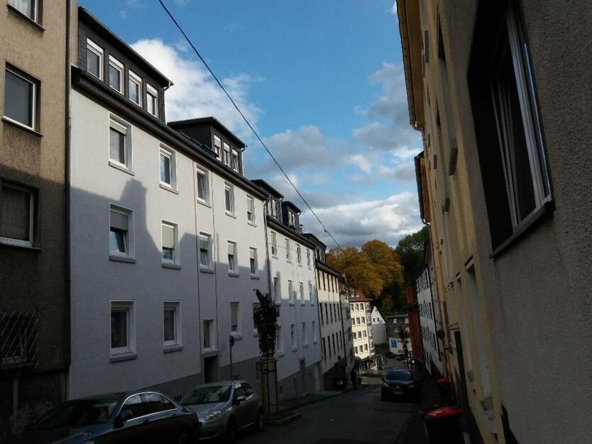 Renovierte 5 Zi Whg. mit Balkon und ruhiger und zentraler Lage
