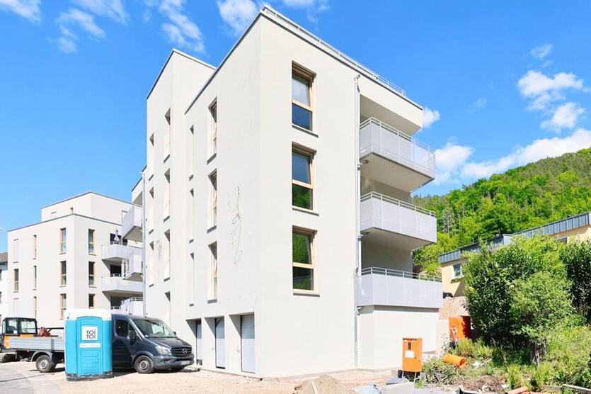 Neubau Erstbezug! Energieeffiziente 4 ZKB mit Aufzug, Loggia, EBK, G-Bad und Stellplatz in Bad Ems