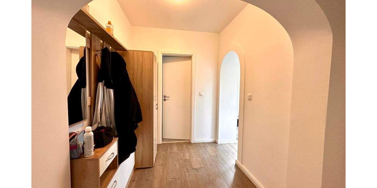 Saniertes Haus mit einigen Garagen - Eigennutzung oder Investition 5 zimmer