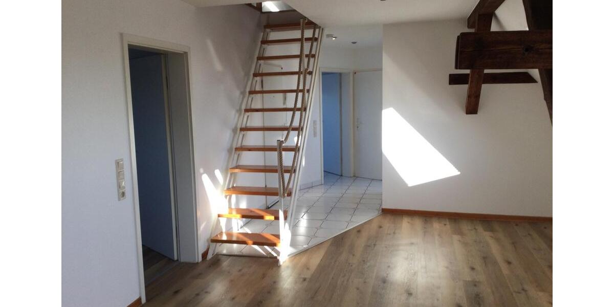 Dachgeschoßwohnung Krefeld Cracau - 2.5 Zimmer, 65 m&sup2;, 560&euro; | Angebot:25420402
