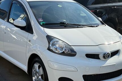 Toyota Aygo (X) 130.524 km 6.499 € bonn 53175