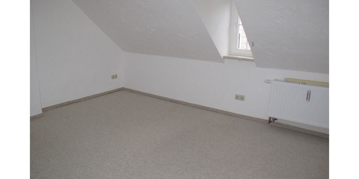 Drei-Zimmer-Dachwohnung in ruhiger Lage mit guter Fernsicht - Etagenwohnung Lauter-Bernsbach Bernsbach | Angebot:14517910