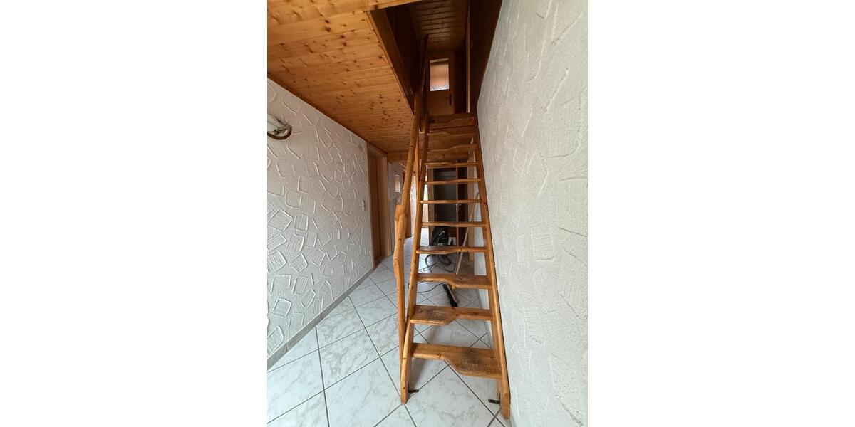 Dachgeschoßwohnung Herrenberg - 5 Zimmer, 105 m&sup2;, 1.350&euro; | Angebot:26385544