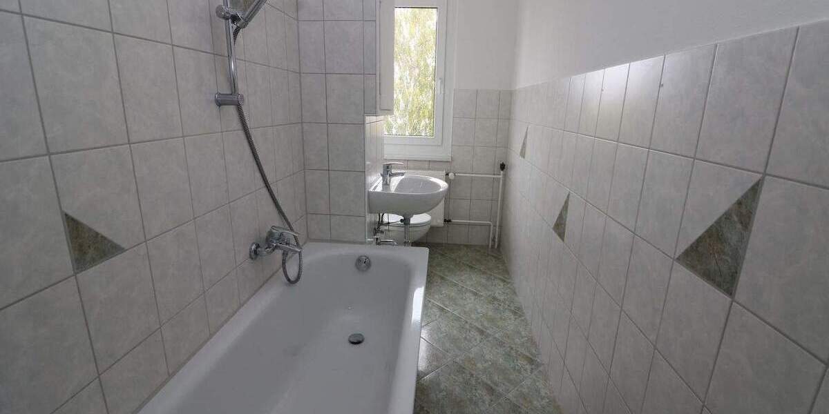 Für Sparfüchse...günstige 3-RW mit Wanne u. Balkon!!! 3 zimmer